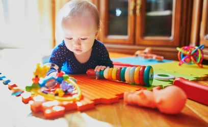Comment choisir le bon tapis d&rsquo;éveil pour son bébé ?