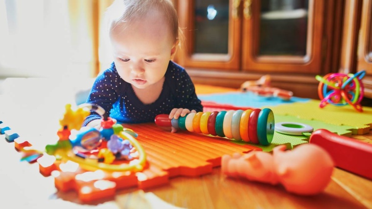 Comment choisir le bon tapis d&rsquo;éveil pour son bébé ?