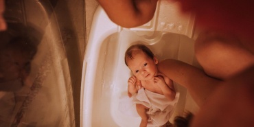 bain de bébé enveloppé